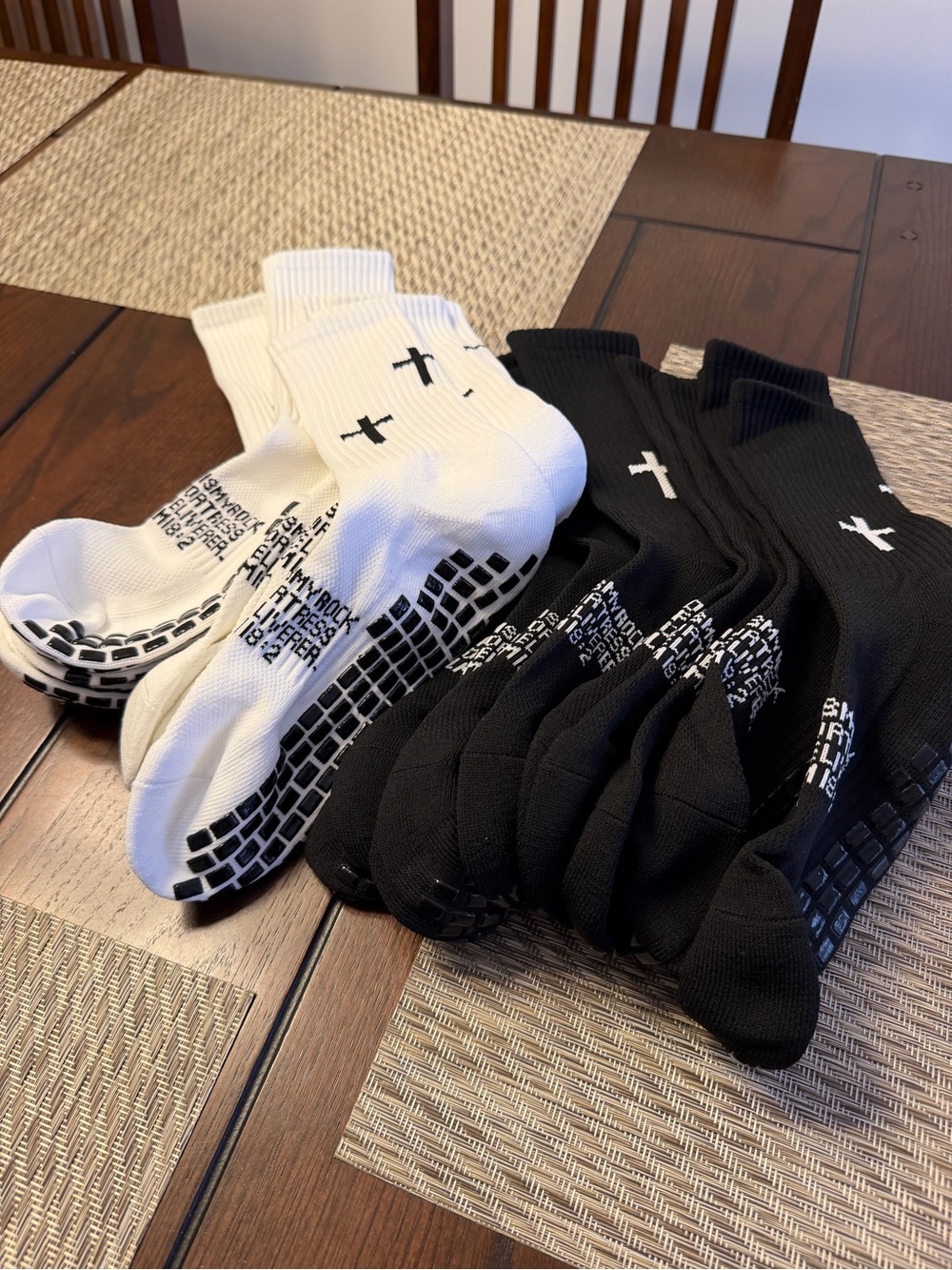 New Men's Non-Slip Crew Socks - Black & White - Unbranded 10 pairs
